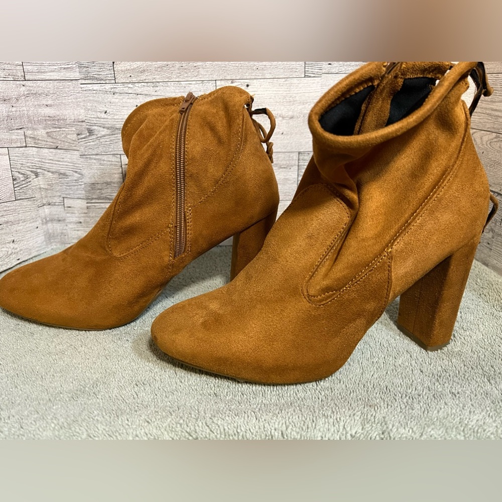 Rouge camel booties women’s NWT
